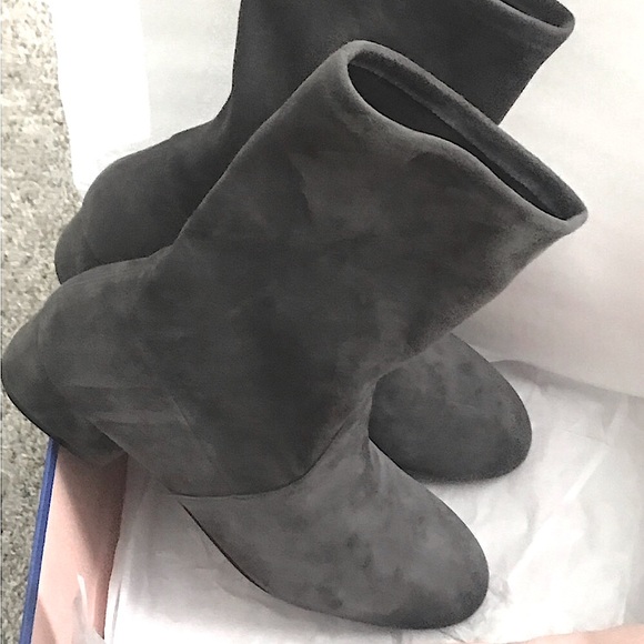 Stuart Weiztmsn Gray Suede Booties sz 10 - Picture 1 of 5